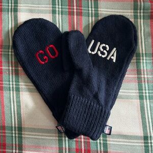 GO USA || Team USA || Navy Blue Knit Mitte Gloves NWOT EXCELLENT CONDITION